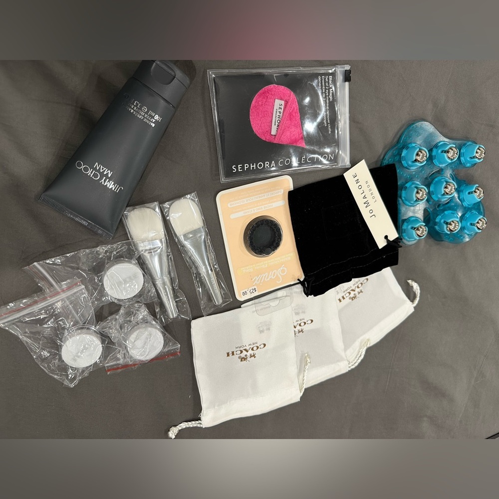 Set of different things, lamer brushes, Clinique containers, couch bags